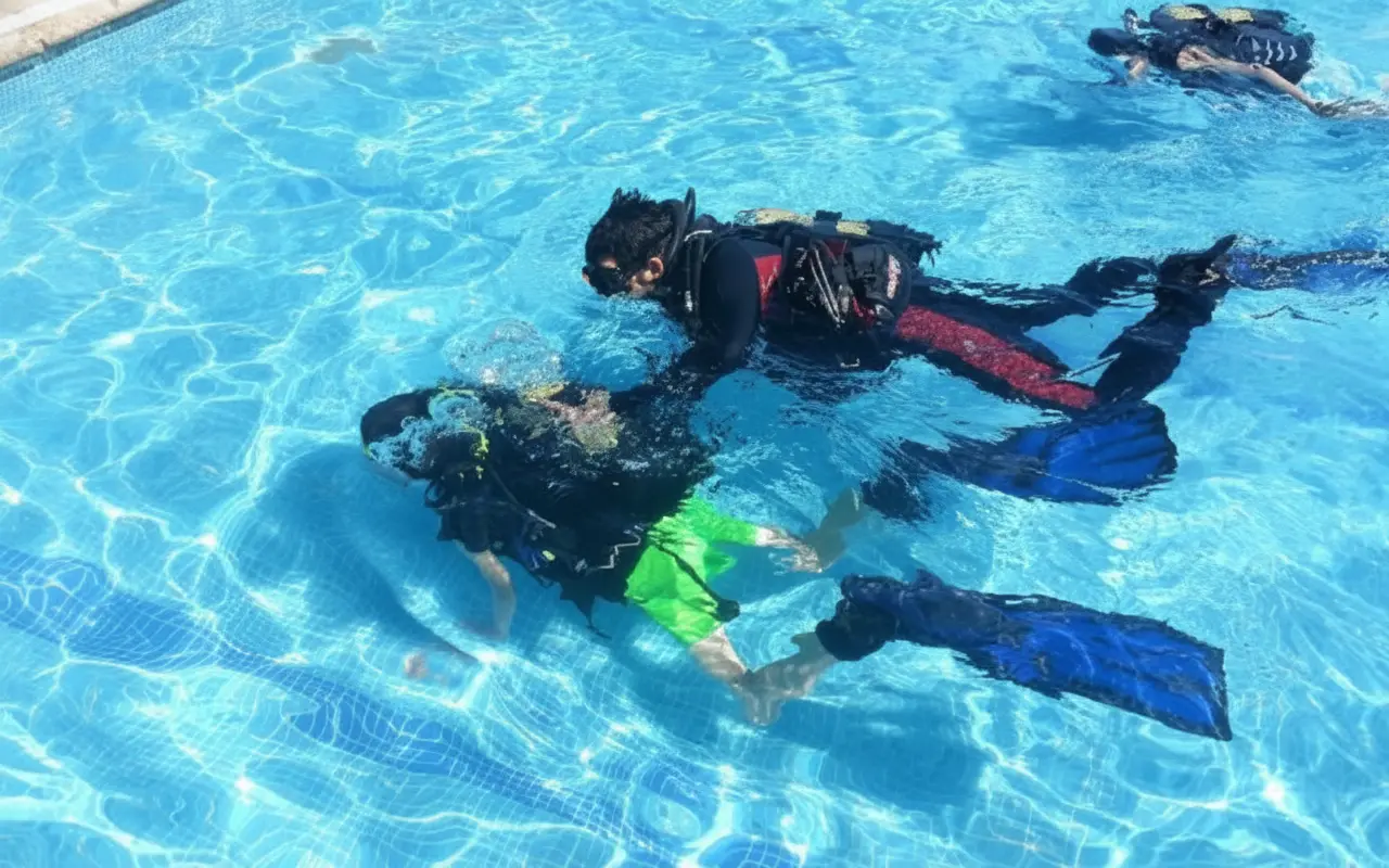 Buceo con equipo en la piscina de Cabo Luna